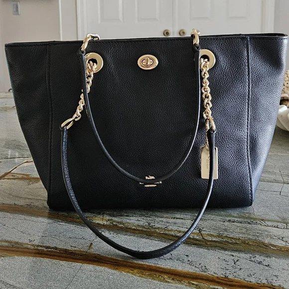 Coach Turn-Lock Chain Leather Tote Bag 2022 - Picture 13 of 16